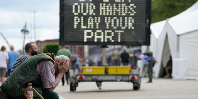 Variante Delta, Abrignani: “Brutta bestia ma ci sono vaccini”