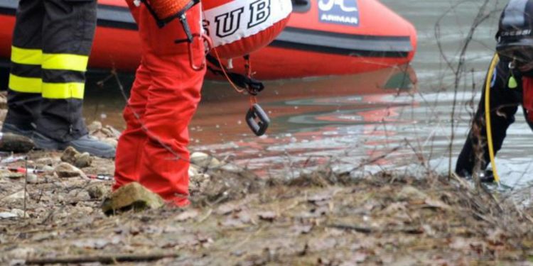 Si tuffano nel Po nel reggiano, un morto e un ferito