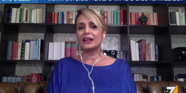 AstraZeneca, Viola: “Seconda dose non va fatta, usare vaccini mRna”