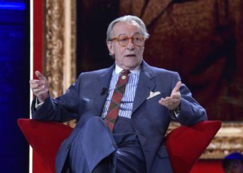 Europei, Feltri: “Polemica su chi non si inginocchia grave manifestazione di imbecillità”