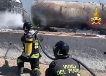 Incidente A1, a fuoco autocisterna con Gpl: 2 morti