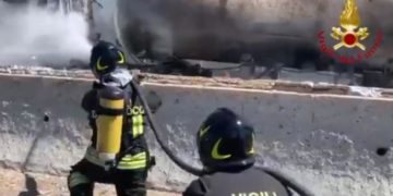 Incidente A1, a fuoco autocisterna con Gpl: 2 morti