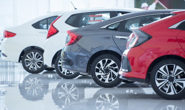 Mercato auto: in calo immatricolazioni, crescono nuovi comparti