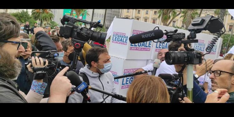 Referendum Eutanasia, Adinolfi contesta promotori a Roma