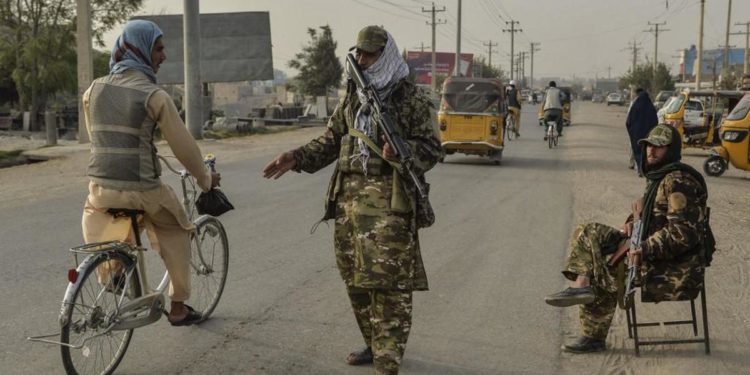 Afghanistan, attentato a Kandahar: strage in moschea