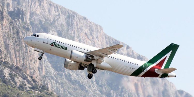 Alitalia addio, oggi l’ultimo volo