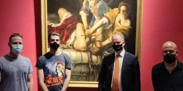 Il leggendario autore di graphic novel Frank Miller in visita agli Uffizi