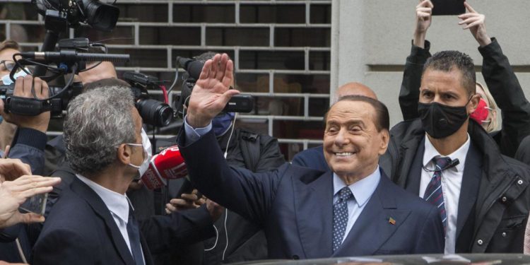 Centrodestra, il ‘ritorno’ di Berlusconi che frena su federazione e rilancia “nuovo Pdl con Fdi”