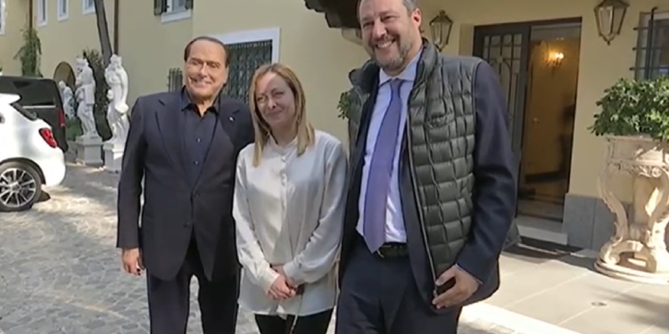 Centrodestra, siglato ‘patto delle pere’: asse su maggioritario e unità sul Colle