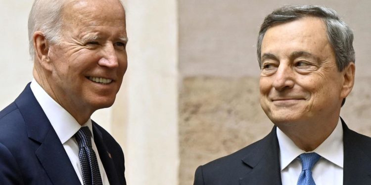 G20, Biden a Draghi: “Stai facendo un lavoro straordinario”
