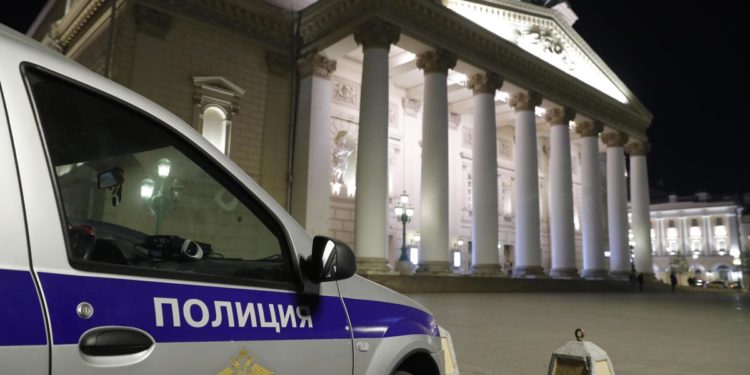 Bolshoi, crolla scenografia: attore muore in scena