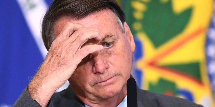 Covid Brasile, Senato accusa Bolsonaro: “Crimini contro umanità”