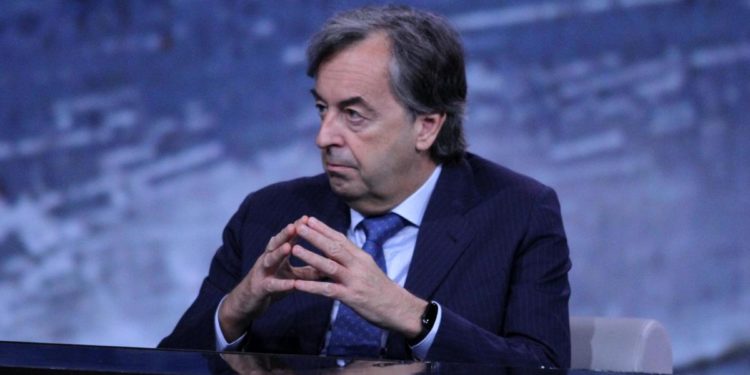 Manifestazioni no vax, Burioni: “Si salvano da aumento contagi perché all’aperto”