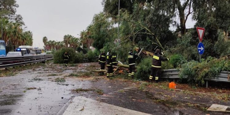 Allarme maltempo Sicilia e Calabria, oggi allerta rossa meteo
