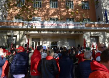 No Green Pass Roma, assalto alla Cgil: il sindacato apre le sedi