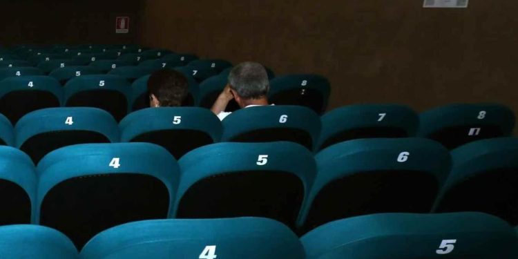 Riaperture e capienza, stop al distanziamento in teatri e cinema
