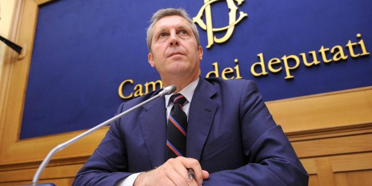 Centrosinistra, Della Vedova a Letta: “Nuovo Ulivo’? prima federazione libdem”
