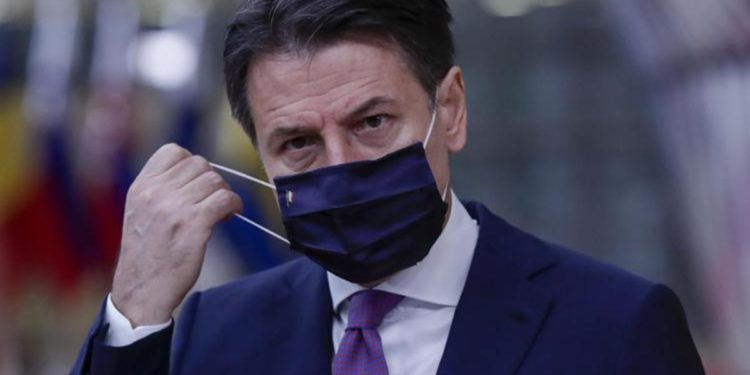 Reddito cittadinanza, Conte: “Giù le mani”