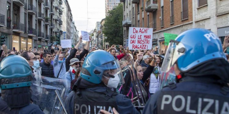 No Green Pass Milano, un arresto e 57 denunce per il corteo non autorizzato