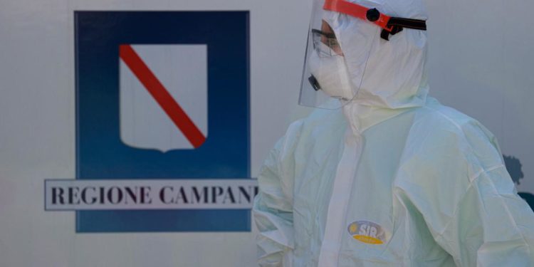 Covid oggi Campania, 450 contagi e 8 morti: bollettino 22 ottobre