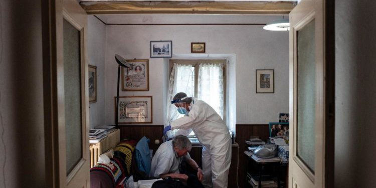 Covid, Di Pierri: “Con antivirali cure a casa, ma solo in prima fase”