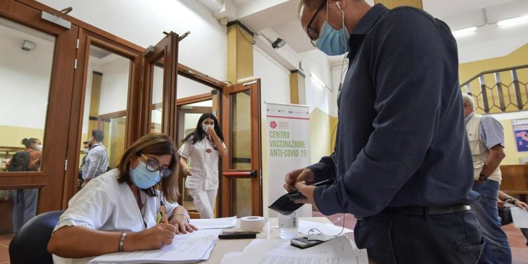 Vaccini Covid in Italia, somministrate 88.748.661 di dosi