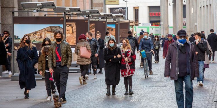 Covid Italia, Brusaferro: “Rt in calo, casi in decrescita in tutte le fasce di età”