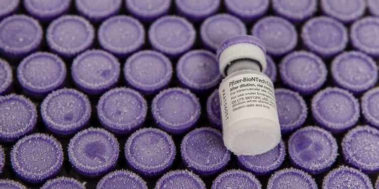 Terza dose vaccino Pfizer, efficacia 95,6% nonostante Delta