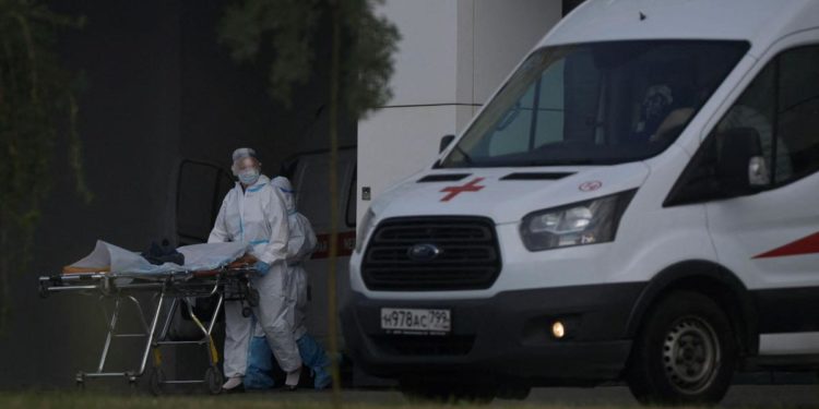Covid oggi Russia, corre il contagio: altri 924 morti