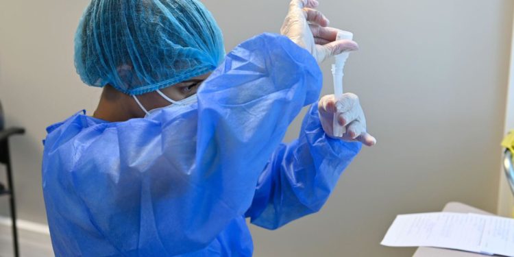 Covid Francia, da oggi tamponi a pagamento per incoraggiare vaccinazione