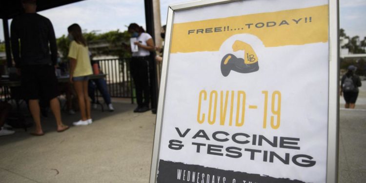 Covid Usa, “con vaccino da giugno si sarebbero evitati 90mila morti”: lo studio