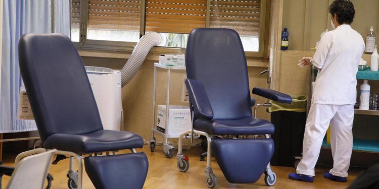 Vaccino covid, 3,1 mln di over 50 ancora senza prima dose: il report