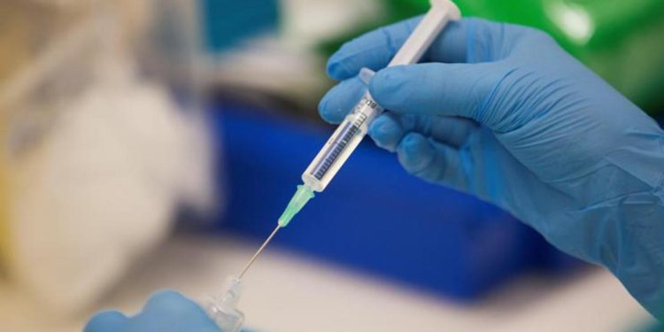 Iss: vaccino protegge al 77% da infezione e oltre 90% da ricovero