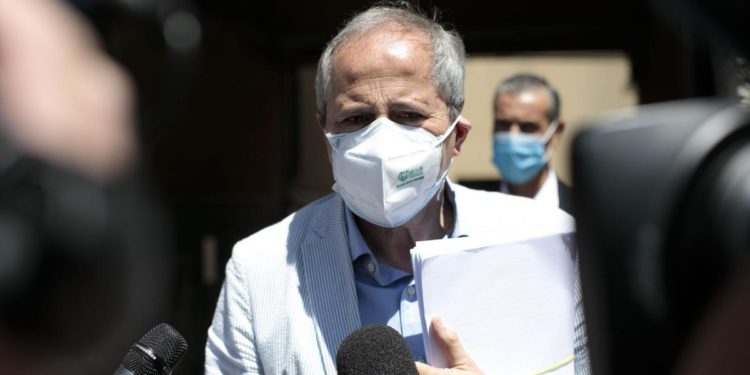 Green pass, Crisanti: “Abolirlo? 85% vaccinati e poi decidiamo”
