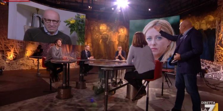 Piazzapulita, Crosetto si alza e se ne va: “Non è giornalismo”