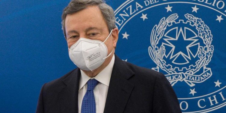 Green pass obbligatorio e tamponi, cabina di regia alle 18 a Palazzo Chigi