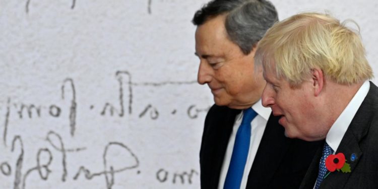G20 Roma, siparietto tra Draghi e Johnson
