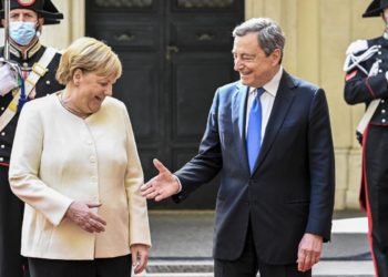 Draghi riceve Merkel a Palazzo Chigi: “Ci mancherà”