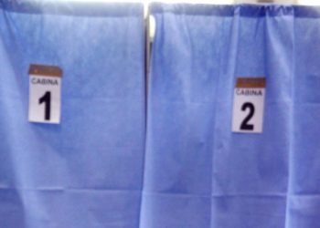 Elezioni Napoli, candidato di Bassolino pubblica foto scattata in cabina