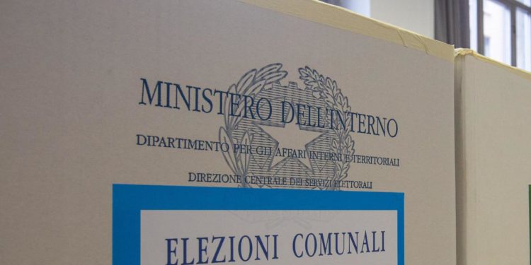 Elezioni Roma, caos in sezione per malore presidente