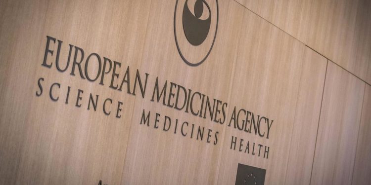 Pillola anti covid, Ema avvia revisione su molnupiravir