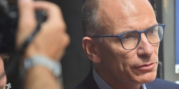 Green Pass Italia, Letta: “Obbligo vaccini extrema ratio”