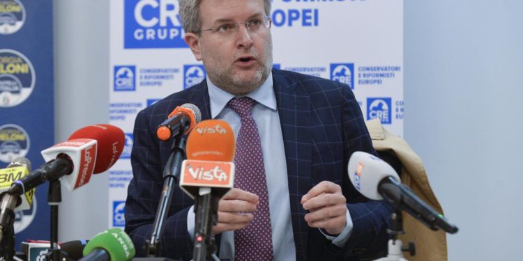 Fdi, Fidanza si autosospende: “Mai presi finanziamenti irregolari”