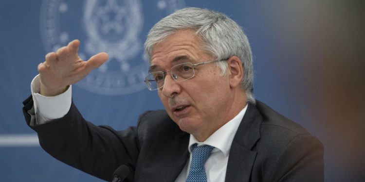 Covid, Franco: “No nuove restrizioni attività economiche e persone”