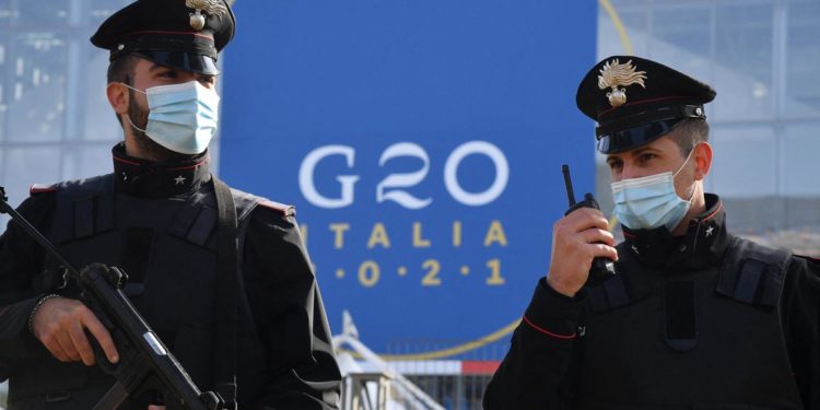 G20 Roma, sit in protesta: in 50 tentano di bloccare Colombo