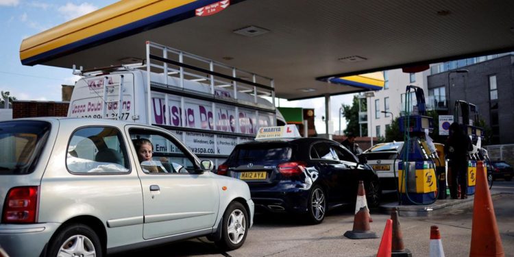 Gb, crisi della benzina: da lunedì interviene l’esercito