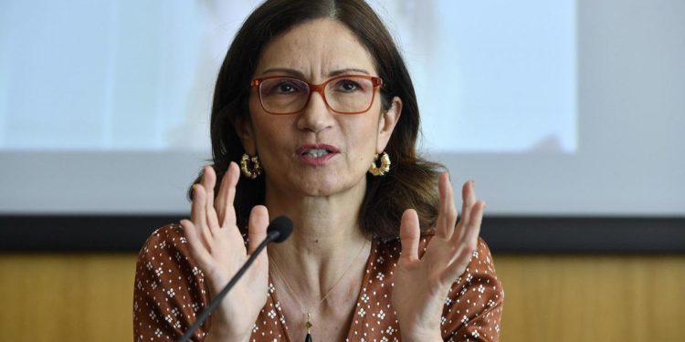 ‘Dopo Occhiuto’ scuote Forza Italia: Berlusconi ‘blinda’ Barelli, j’accuse di Gelmini