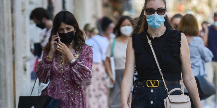 Covid oggi Italia, 2.535 contagi e 30 morti: bollettino 25 ottobre
