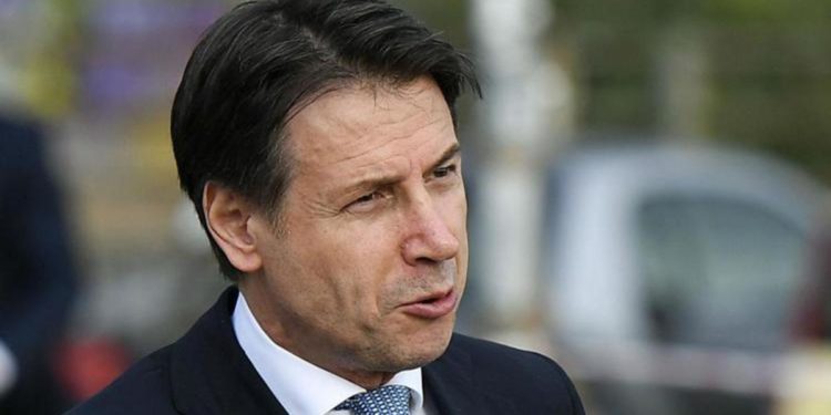 Manovra 2022, chiamata Conte-Draghi per reddito di cittadinanza