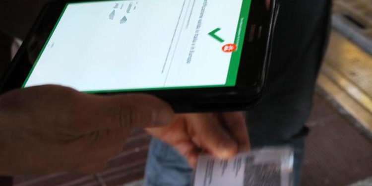 Green Pass obbligatorio, proposta M5s: “Stop per chi lavora all’aperto o da solo”